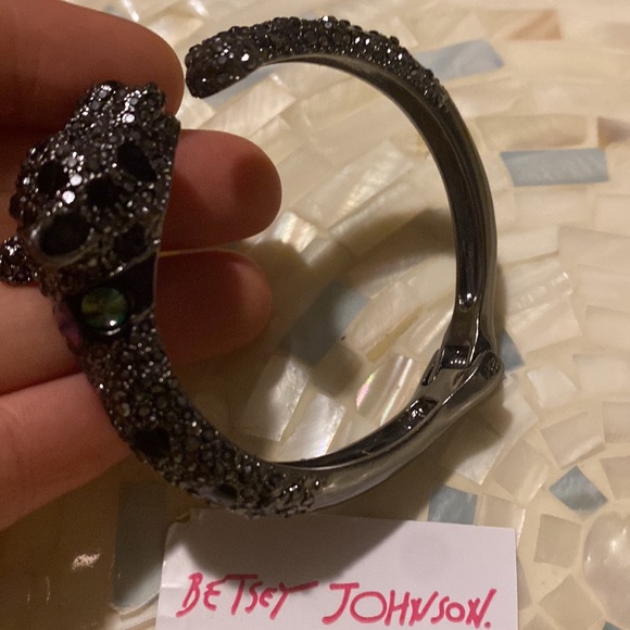 NWTBetsey Johnson Snow Leopard Cougar Black Grey Hematite Hinged Bangle Bracelet - Picture 10 of 13
